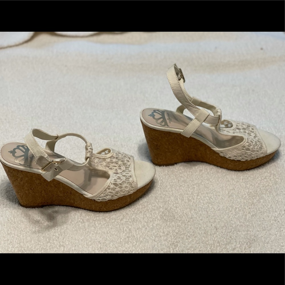 Fergalicious by Fergie white wedges - Picture 2 of 3